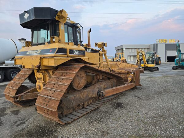 BULLDOZER D6R - Figura 2